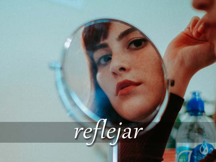 スペイン語の動詞 reflejar「反射する、反映する」の活用と意味【例文あり】